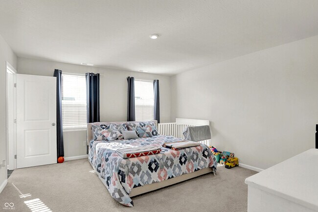 Building Photo - 910 Red Hls Ct