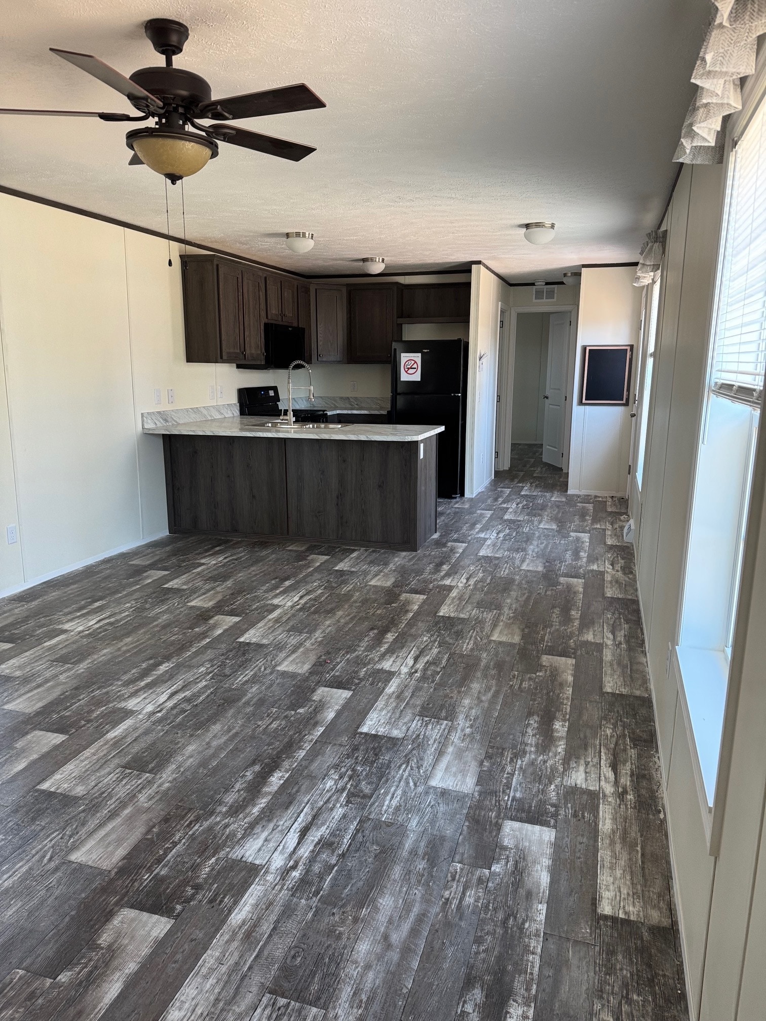 Building Photo - 8 Saratoga Dr