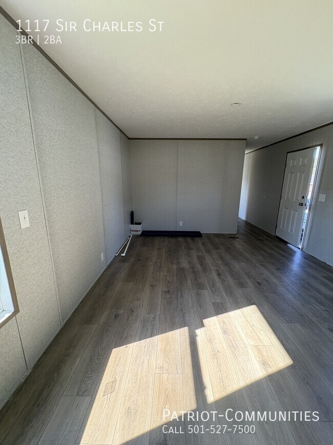 Building Photo - 1117 Sir Charles St