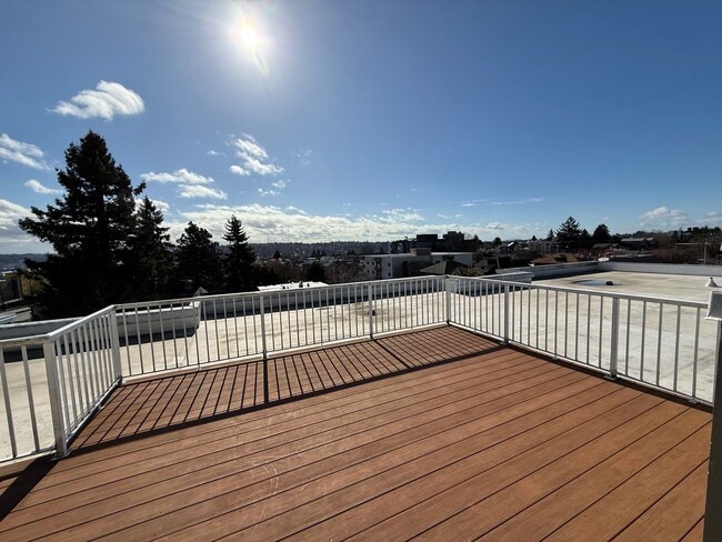 Building Photo - Top-Floor 3 Bed 2 Bath Condo in Fremont