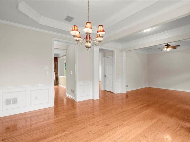 Building Photo - 2080 Vistoria Dr