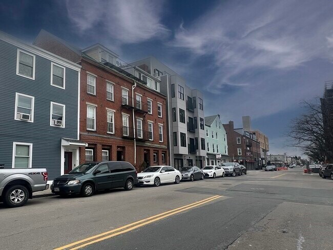 Building Photo - 154 Sumner St