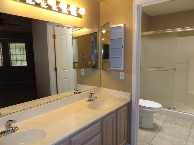 Building Photo - 2895 Ranchero Dr