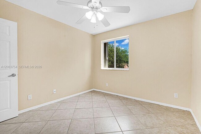 Building Photo - 1623 E Harmony Lake Cir
