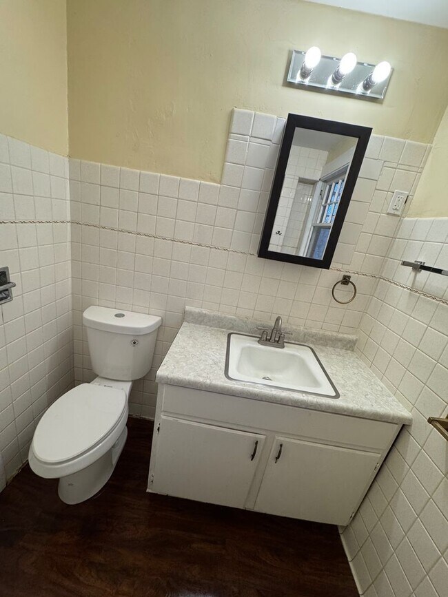 Building Photo - Large Historic 3 Bed House,