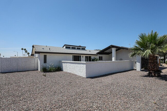 Building Photo - 3001 W Mercer Ln