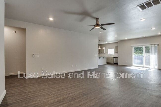 Building Photo - 504 Martina Ln
