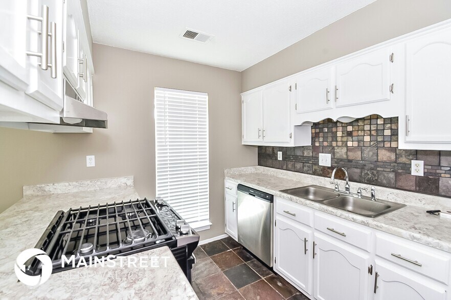 Building Photo - 6455 Walnut Grove Rd