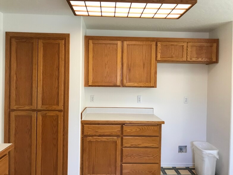 Building Photo - 1090 Cedar Ct