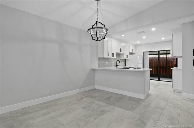 Primary Photo - 8085 SE Villa Cir