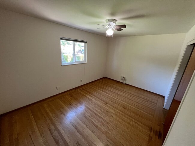 Building Photo - Charming Neighborhood in Carmichael with b...