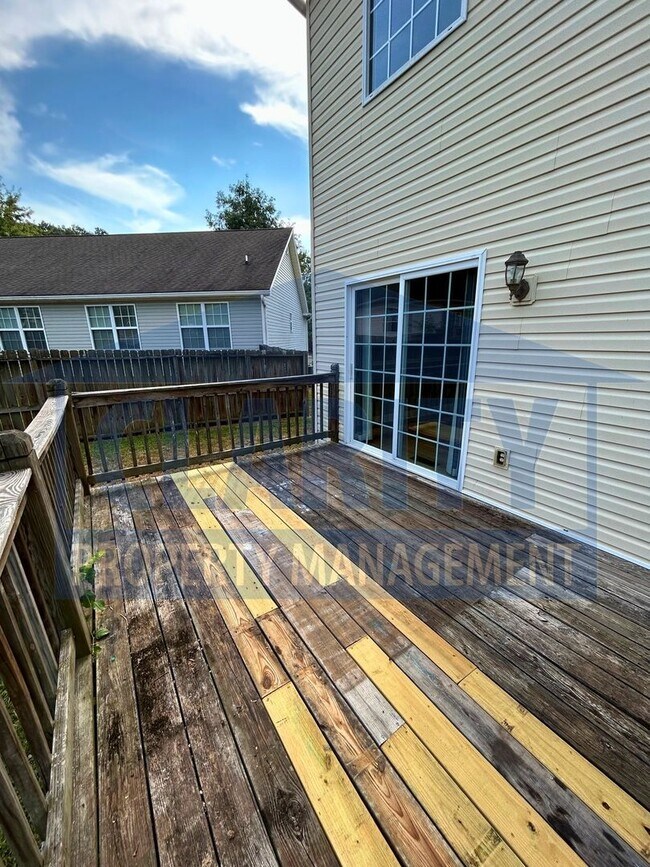 Building Photo - 3131 Pin Oaks Cir NE