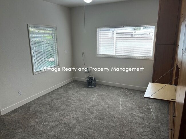 Building Photo - First Time On The Rental Market! Single St...