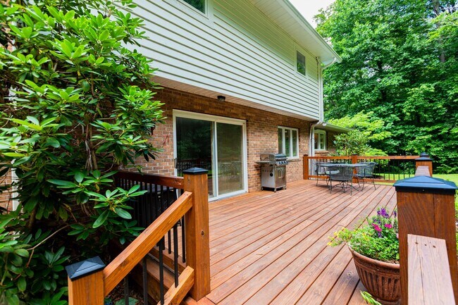 Building Photo - 26 Indian Knob Rd