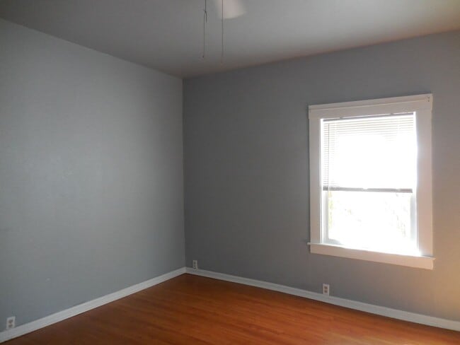 Building Photo - 301 Santa Clara Ave