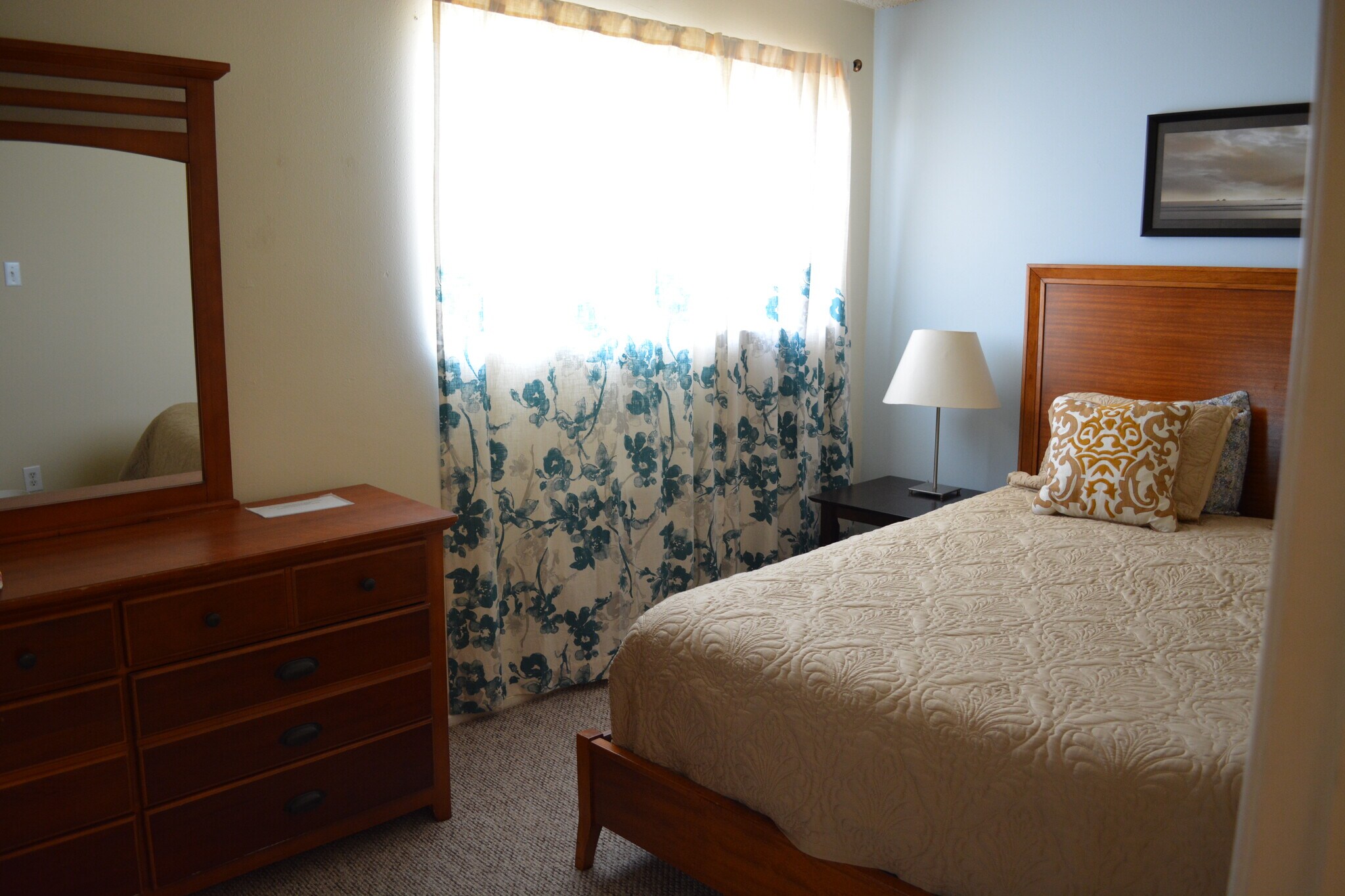 Queen Bedroom, holds full set - 5529 Cartwright