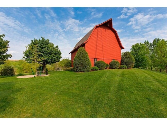 Building Photo - 9995 Wildflower Dr