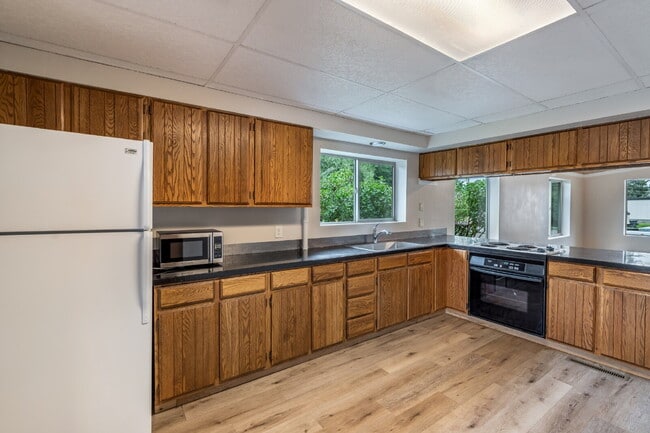Building Photo - Gallatin Gateway Rental Just Steps from the River