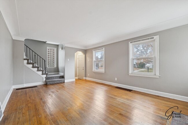 Building Photo - $1400 3 bedroom