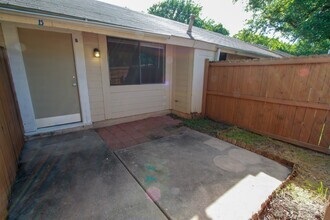 Building Photo - Charming 1-Bedroom, 1-Bath 4-Plex Unit Nea...