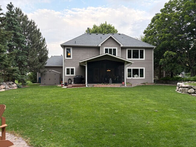 Building Photo - 6560 Shadow Ln