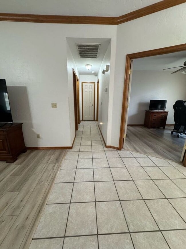 Building Photo - Fully Furnished, STR - (3) Bed/(2) Bath + Office! Pool Access!