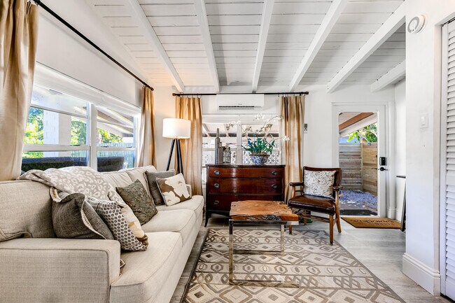 Building Photo - 609 S Arnold Ave