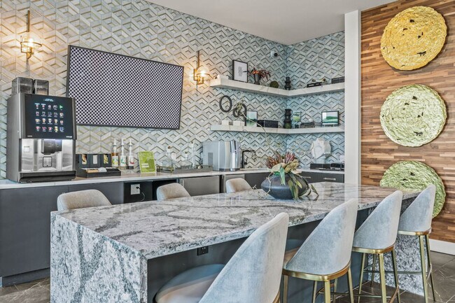 Building Photo - 617 N 12th St