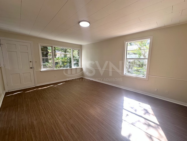 Building Photo - 5207 Azalea Cir S