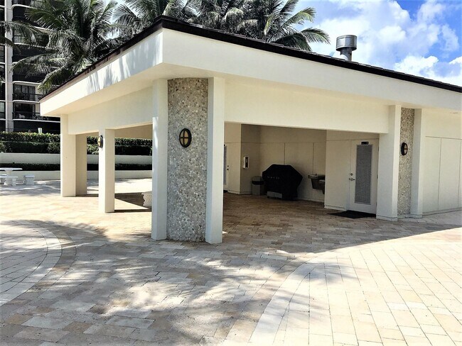 Building Photo - 5380 N Ocean Dr