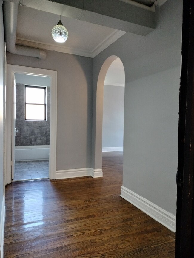 Building Photo - 8000 S Hermitage Ave