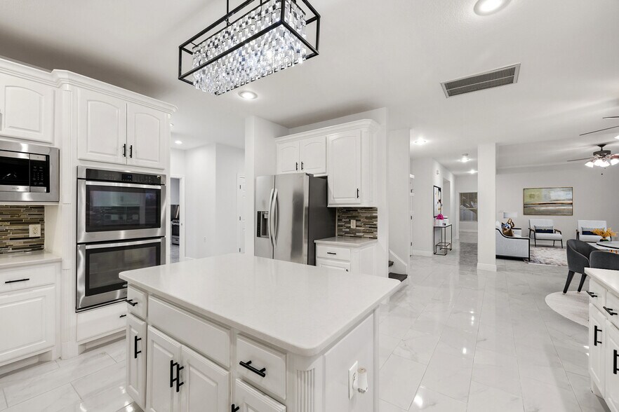 Building Photo - 402 Luna Vista Dr
