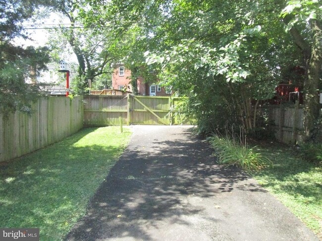 Building Photo - 2227 Arlington Terrace