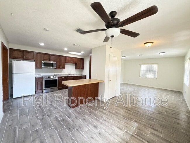 Building Photo - 1527 Leeway Ave