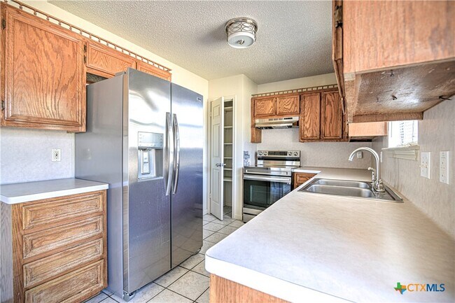 Building Photo - 3805 Riverrock Dr