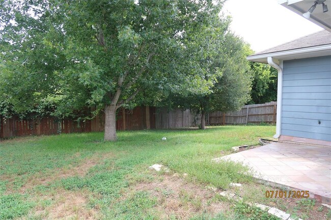 Building Photo - 305 Duprie Dr
