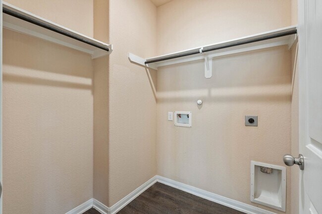 Building Photo - 11053 Patriot Ct