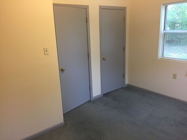Building Photo - 1605 Hinkson Ave