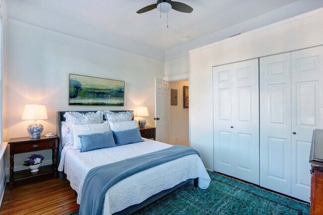 Building Photo - 306 E Victory Dr