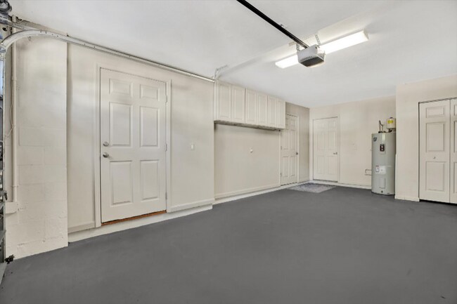 Building Photo - 3006 W Julia St