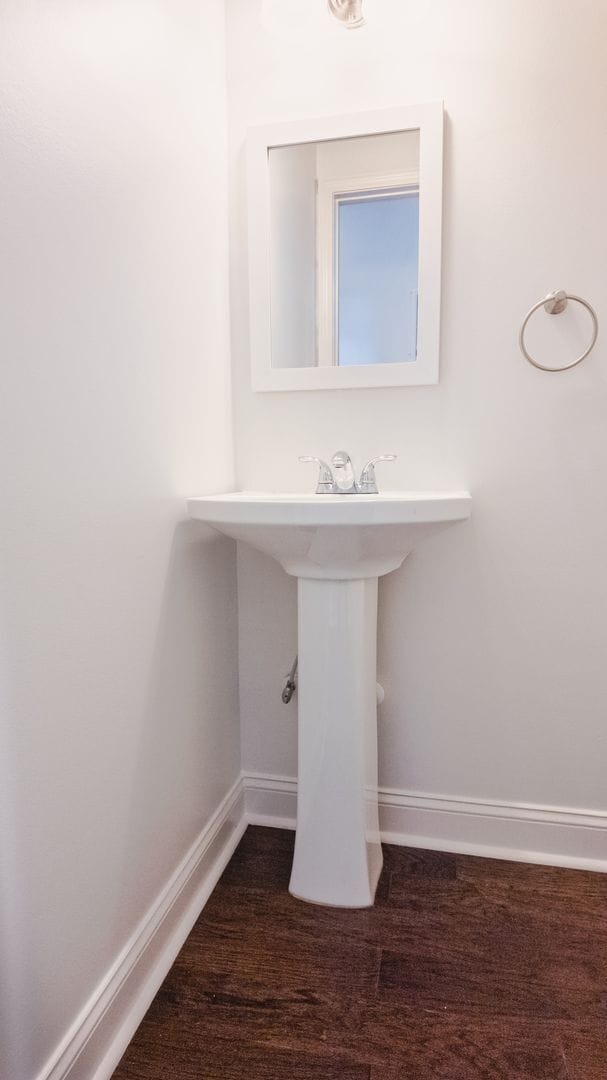 Building Photo - Spacious 4/3.5 w/ Master on Main and Fully...