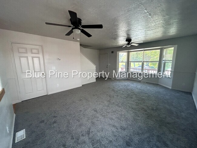 Building Photo - 648 E Poplar St