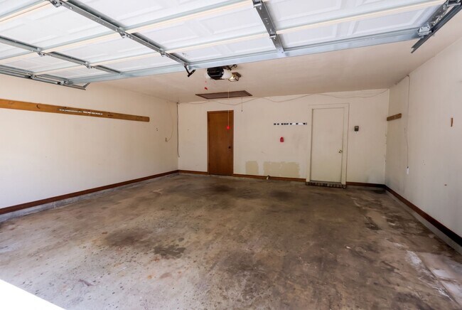 Building Photo - 507 Parklane Dr