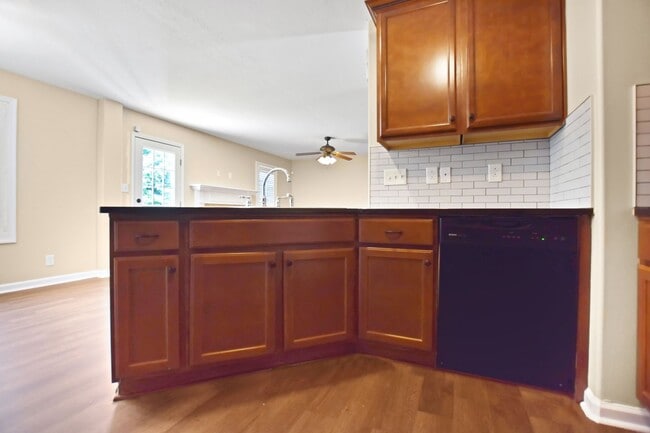 Building Photo - Pet Friendly Three Bedroom!