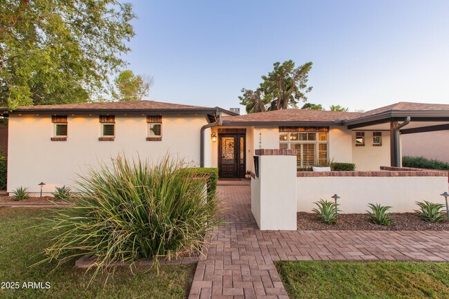 Primary Photo - 4245 E Earll Dr
