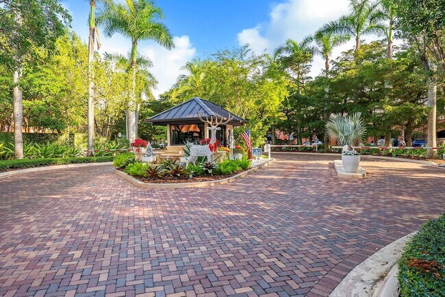 Building Photo - 6204 Paradise Point Dr