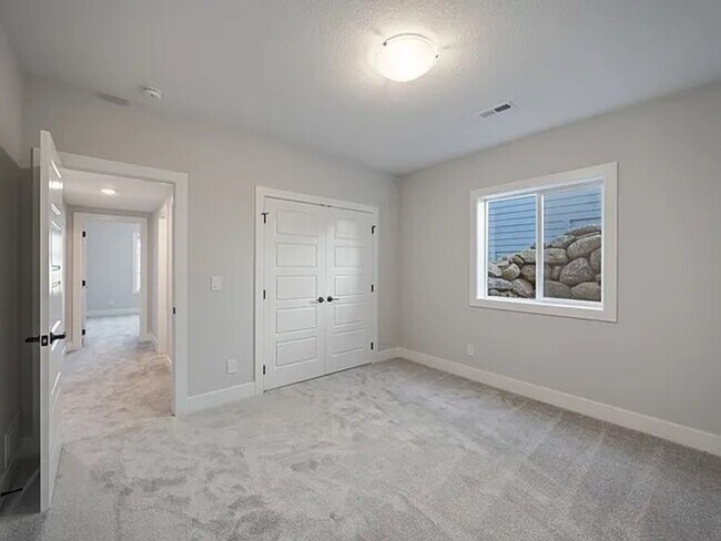 Building Photo - Spacious 4-Bedroom Home in Quiet Polk City...