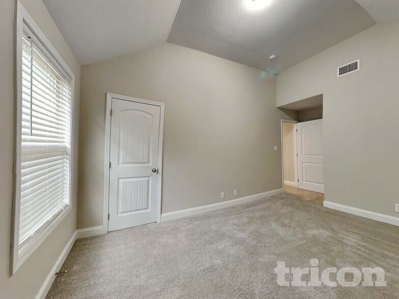 Building Photo - 1324 Black Oak Cir