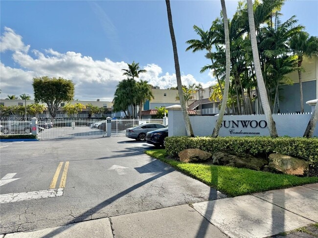 Building Photo - 4600 SW 67th Ave