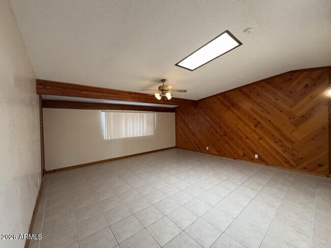 Building Photo - 3733 Sparrow Dr